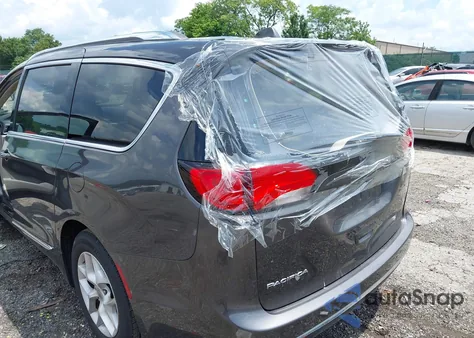2018 Chrysler Pacifica Touring L z USA, uszkodzony, nr VIN 2C4RC1BG8JR128864